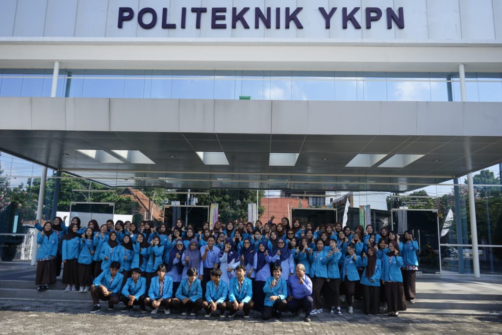 Kunjungan dan Pelatihan Pasar Modal Siswa SMKN 1 Yogyakarta di Politeknik YKPN