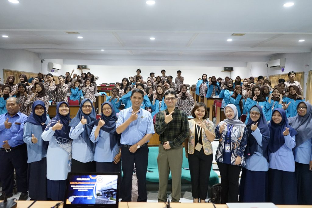 Kunjungan dan Pelatihan Pasar Modal Siswa SMKN 1 Yogyakarta di Politeknik YKPN