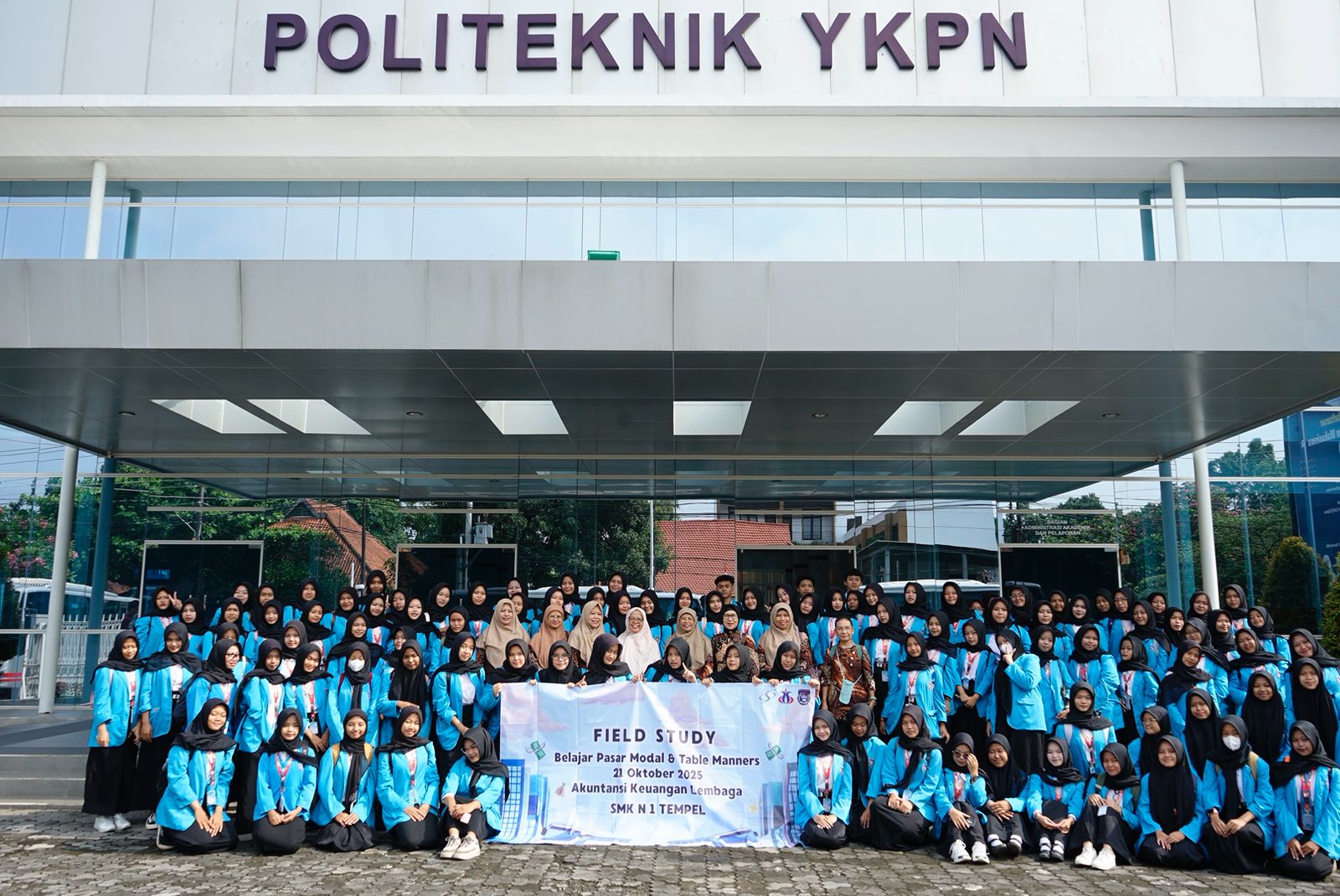 Kunjungan dan Pelatihan Pasar Modal SMKN 1 Tempel di Politeknik YKPN