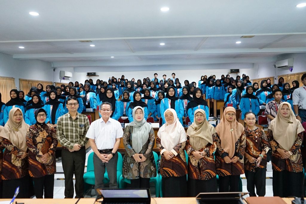 Kunjungan dan Pelatihan Pasar Modal SMKN 1 Tempel di Politeknik YKPN