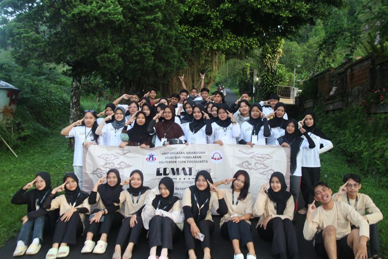 UKM Studi dan Penalaran Politeknik YKPN Sukses Selenggarakan EDMAT 2025: “ONE NIGHT OF SYNERGY FOR GROWTH”