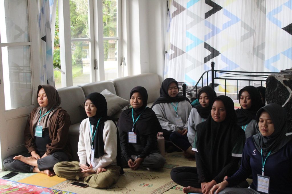 UKM Paduan Suara Mahasiswa Politeknik YKPN menyelenggarakan Kegiatan Latihan Alam 1 di KaliurangMengusung Tema “Voices of Friendship” untuk Bangun Keakraban dan Tingkatkan Kualitas Vokal.